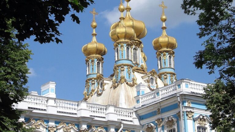 Молитися у храмі уві сні — що символізує